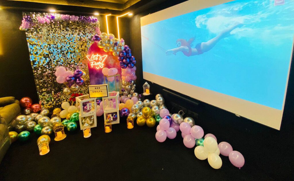 places to watch anime in delhi for date