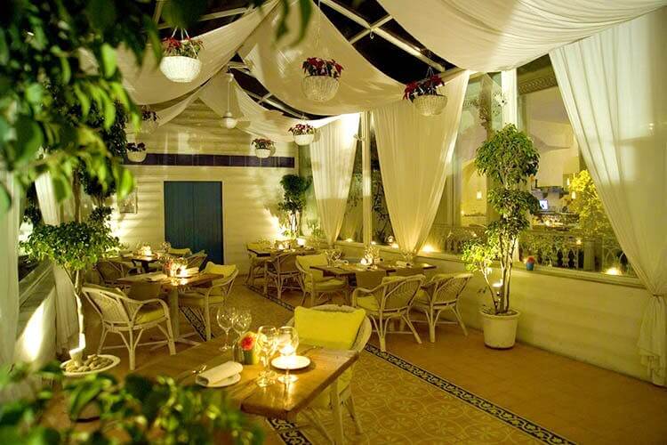 couple birthday celebration places in delhi